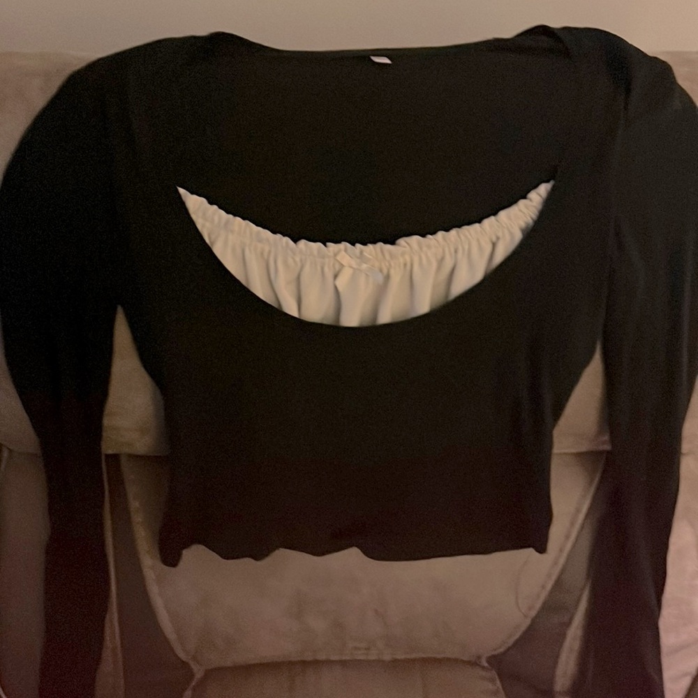 Size M black and white crop top